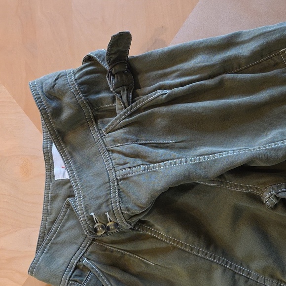 Anthropologie Jackson Army Green Tapered Utility Cargo Pants. Size 2 - Picture 6 of 9